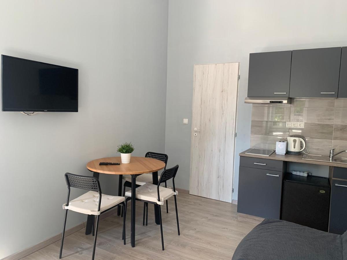 Kinizsi Udvar Apartmanhaz Balatonboglár Exterior photo