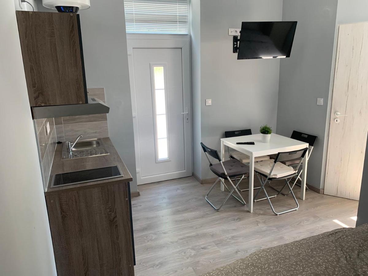 Kinizsi Udvar Apartmanhaz Balatonboglár Exterior photo