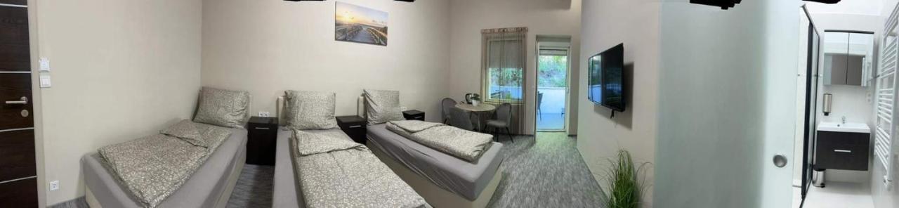Kinizsi Udvar Apartmanhaz Balatonboglár Exterior photo