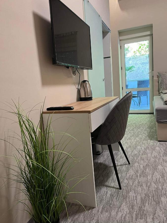Kinizsi Udvar Apartmanhaz Balatonboglár Exterior photo
