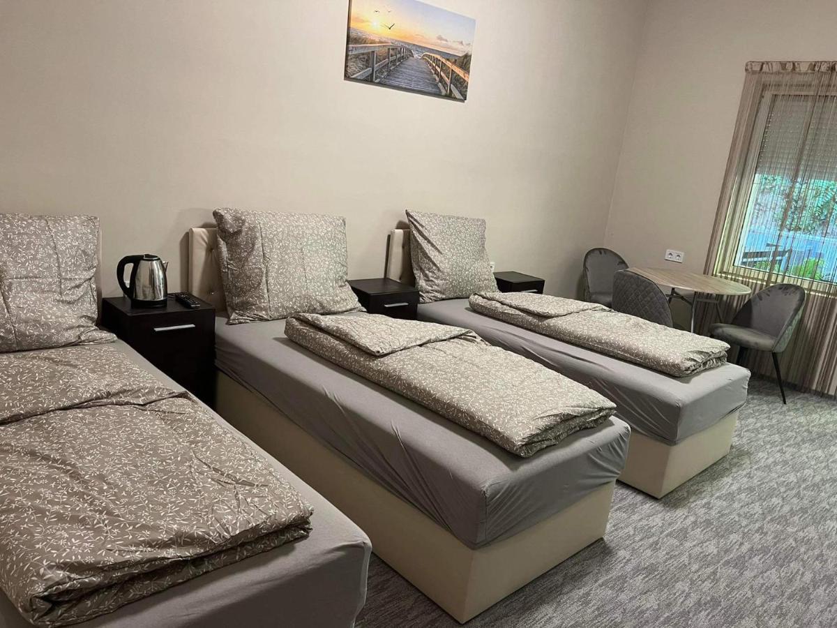Kinizsi Udvar Apartmanhaz Balatonboglár Exterior photo