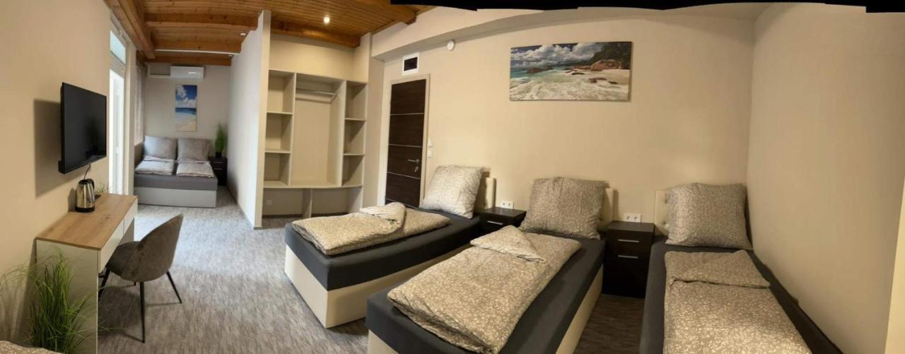 Kinizsi Udvar Apartmanhaz Balatonboglár Exterior photo