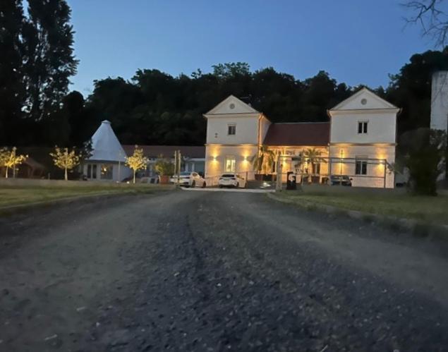 Kinizsi Udvar Apartmanhaz Balatonboglár Exterior photo