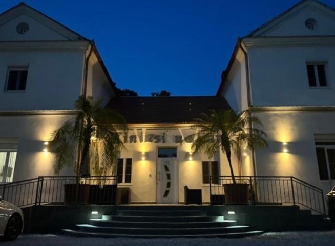 Kinizsi Udvar Apartmanhaz Balatonboglár Exterior photo